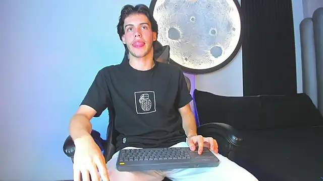 Snapshot of Lucian_grey chatting on November 2025 05:12:01 PM Lucian grey online show from November 2025 05:12:01 PM