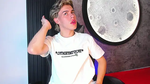 Snapshot of Lucian_grey chatting on November 2025 04:56:01 AM Lucian grey online show from November 2025 04:56:01 AM