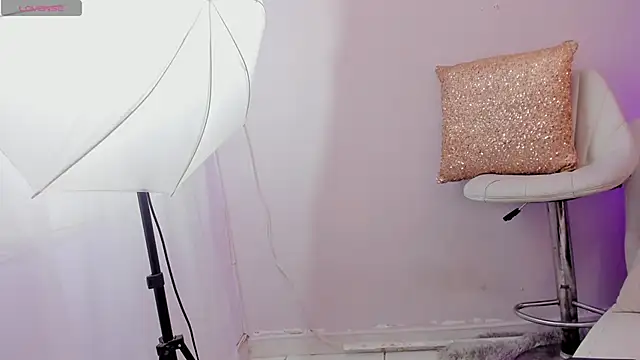 Snapshot of niky_love21 chatting on October 2025 10:20:02 PM niky love21 online show from October 2025 10:20:02 PM