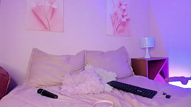 Nikolbrice online show from November 2025 07:13:02 PM