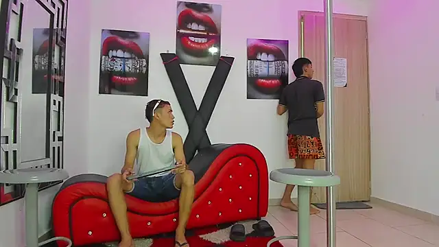 Snapshot of VERY_HOT_GUYS chatting on October 2025 01:38:01 AM VERY HOT GUYS online show from October 2025 01:38:01 AM