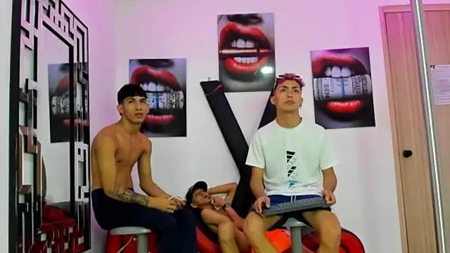 Snapshot of VERY_HOT_GUYS chatting on November 2025 01:29:01 AM VERY HOT GUYS online show from November 2025 01:29:01 AM