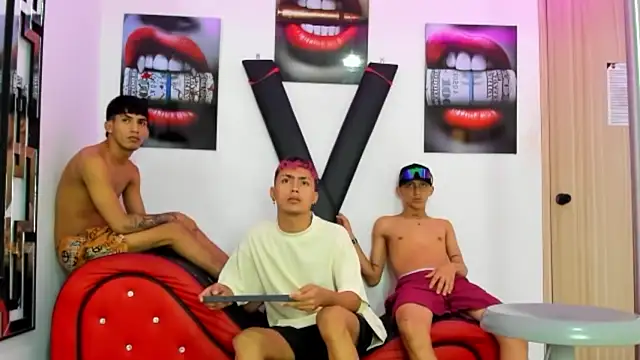 Snapshot of VERY_HOT_GUYS chatting on November 2025 01:45:01 PM VERY HOT GUYS online show from November 2025 01:45:01 PM