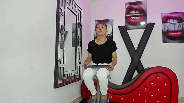 Snapshot of VERY_HOT_GUYS chatting on November 2025 01:28:02 AM VERY HOT GUYS online show from November 2025 01:28:02 AM