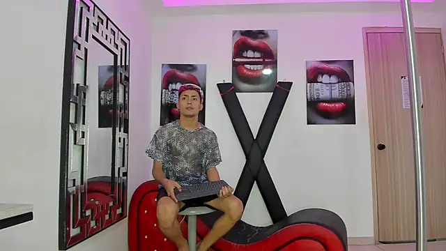 Snapshot of VERY_HOT_GUYS chatting on November 2025 01:28:01 AM VERY HOT GUYS online show from November 2025 01:28:01 AM