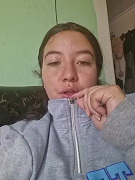 Snapshot of annyaparis chatting on October 2025 04:18:01 PM annyaparis online show from October 2025 04:18:01 PM