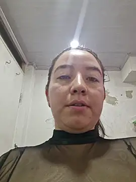 Snapshot of annyaparis chatting on November 2025 11:58:02 PM annyaparis online show from November 2025 11:58:02 PM