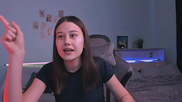 Snapshot of adelle046 chatting on November 2025 09:37:02 AM adelle046 online show from November 2025 09:37:02 AM