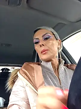 KirraWhite online show from October 2025 05:30:01 AM