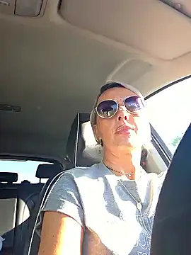 KirraWhite online show from October 2025 12:27:02 PM