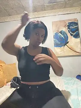 Snapshot of MissBubbles04 chatting on November 2025 06:32:01 PM MissBubbles04 online show from November 2025 06:32:01 PM