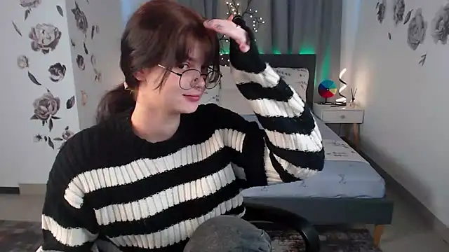 Snapshot of MileyRood chatting on October 2025 11:17:02 PM MileyRood online show from October 2025 11:17:02 PM