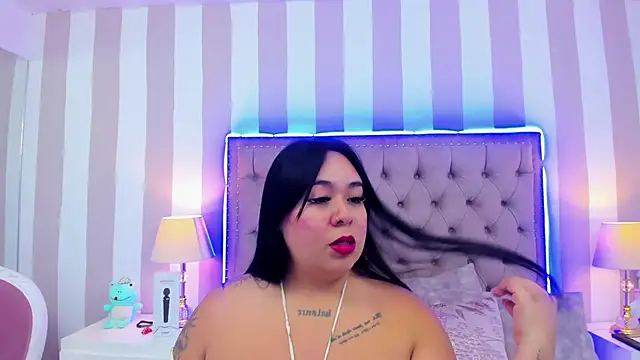 Snapshot of EmaHarpeer chatting on October 2025 01:38:01 AM EmaHarpeer online show from October 2025 01:38:01 AM