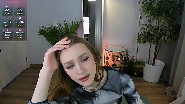 Snapshot of PollyMayer chatting on November 2025 08:54:01 PM PollyMayer online show from November 2025 08:54:01 PM