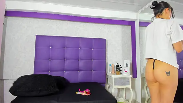 Snapshot of LeaMoreau22 chatting on October 2025 12:15:02 PM LeaMoreau22 online show from October 2025 12:15:02 PM