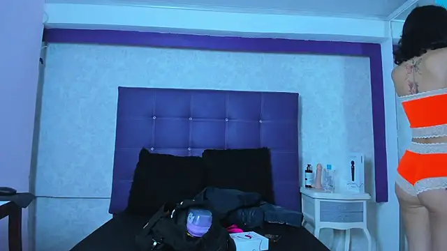 Snapshot of LeaMoreau22 chatting on October 2025 12:17:02 PM LeaMoreau22 online show from October 2025 12:17:02 PM