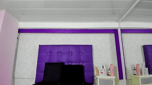 Snapshot of LeaMoreau22 chatting on October 2025 11:22:01 AM LeaMoreau22 online show from October 2025 11:22:01 AM