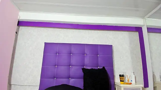 Snapshot of LeaMoreau22 chatting on October 2025 11:00:02 AM LeaMoreau22 online show from October 2025 11:00:02 AM