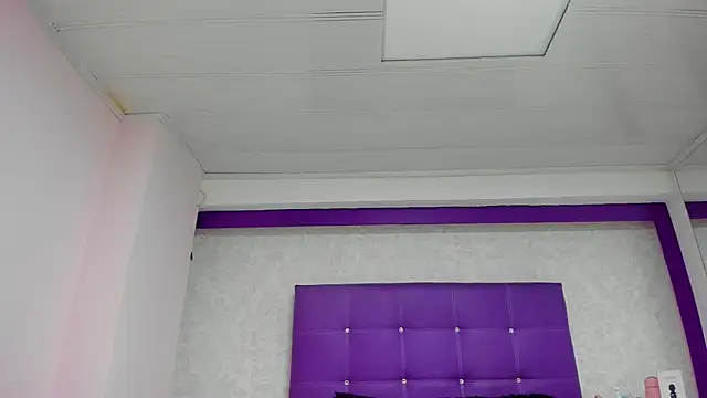 Snapshot of LeaMoreau22 chatting on October 2025 11:39:02 AM LeaMoreau22 online show from October 2025 11:39:02 AM