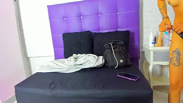 Snapshot of LeaMoreau22 chatting on October 2025 11:45:02 AM LeaMoreau22 online show from October 2025 11:45:02 AM