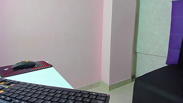 Snapshot of LeaMoreau22 chatting on November 2025 12:51:01 PM LeaMoreau22 online show from November 2025 12:51:01 PM