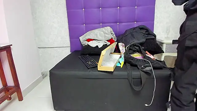 Snapshot of LeaMoreau22 chatting on November 2025 11:44:02 AM LeaMoreau22 online show from November 2025 11:44:02 AM