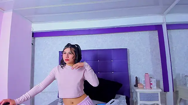 Snapshot of LeaMoreau22 chatting on November 2025 12:22:01 PM LeaMoreau22 online show from November 2025 12:22:01 PM