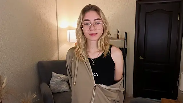 KatherineWill online show from October 2025 07:50:01 AM