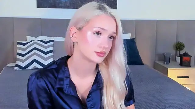 Snapshot of SugarWhisper chatting on October 2025 03:43:01 PM SugarWhisper online show from October 2025 03:43:01 PM