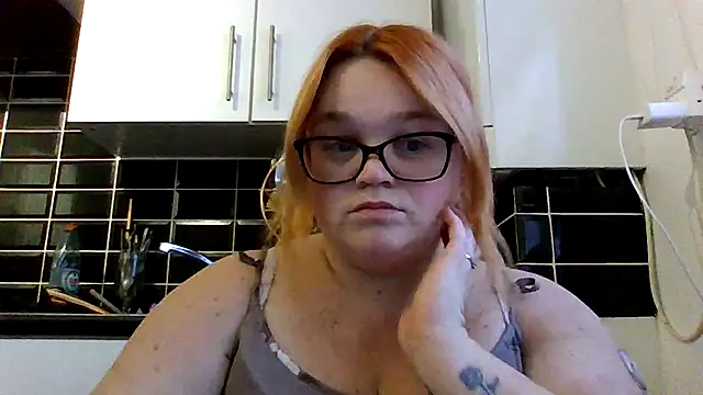 Curvy-AmyX online show from October 2025 05:00:01 PM