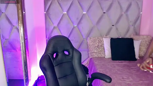 Snapshot of Miranda_Collins chatting on November 2025 11:05:01 AM Miranda Collins online show from November 2025 11:05:01 AM