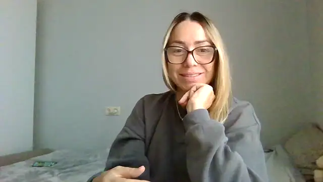 Snapshot of Kinky21 chatting on October 2025 09:40:02 AM Kinky21 online show from October 2025 09:40:02 AM