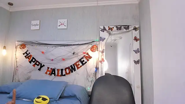 Snapshot of is_a_bell chatting on October 2025 01:56:01 PM is a bell online show from October 2025 01:56:01 PM