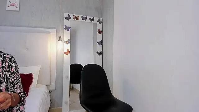 Snapshot of is_a_bell chatting on November 2025 01:44:02 PM is a bell online show from November 2025 01:44:02 PM