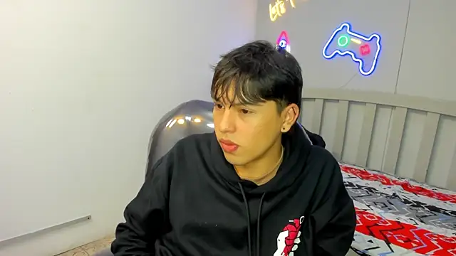 Snapshot of StiwenTwink chatting on October 2025 01:18:02 PM StiwenTwink online show from October 2025 01:18:02 PM