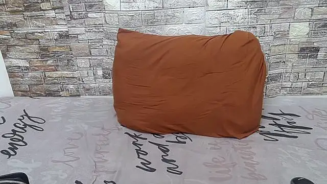 Snapshot of XYummyDoll32 chatting on October 2025 05:08:02 PM XYummyDoll32 online show from October 2025 05:08:02 PM