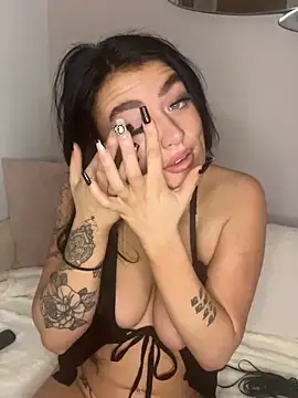 Snapshot of LolaReaX chatting on November 2025 06:13:01 AM LolaReaX online show from November 2025 06:13:01 AM