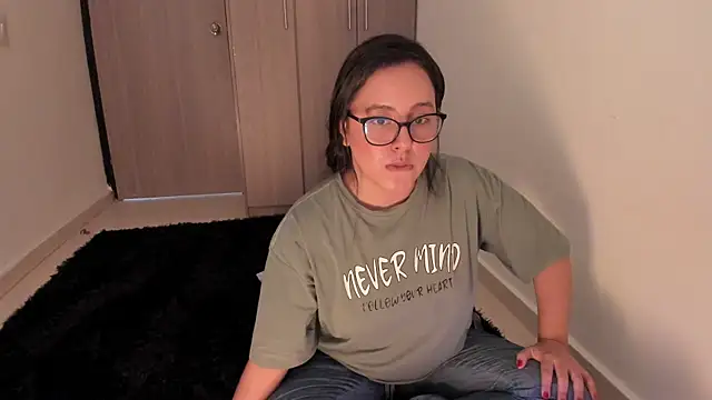 Snapshot of Venus_cat_ chatting on October 2025 08:40:02 PM Venus cat online show from October 2025 08:40:02 PM