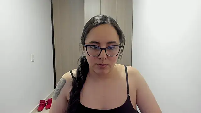 Snapshot of Venus_cat_ chatting on October 2025 12:44:01 AM Venus cat online show from October 2025 12:44:01 AM