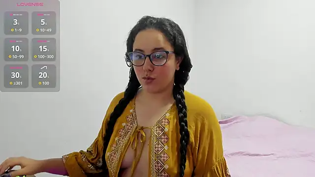 Snapshot of Venus_cat_ chatting on November 2025 12:53:02 AM Venus cat online show from November 2025 12:53:02 AM