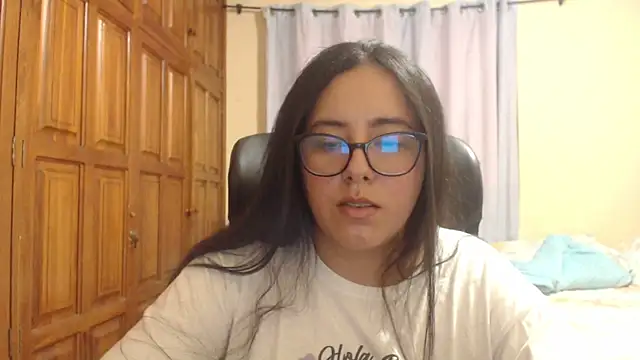 Snapshot of Venus_cat_ chatting on December 2025 01:03:02 AM Venus cat online show from December 2025 01:03:02 AM