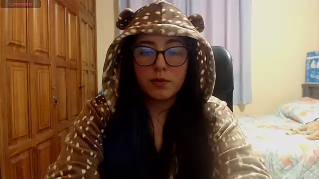 Snapshot of Venus_cat_ chatting on December 2025 04:50:02 AM Venus cat online show from December 2025 04:50:02 AM