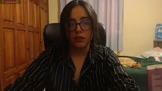 Snapshot of Venus_cat_ chatting on December 2025 10:37:02 PM Venus cat online show from December 2025 10:37:02 PM