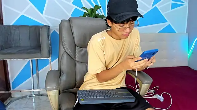 ELCHINO 69 online show from October 2025 06:05:02 PM