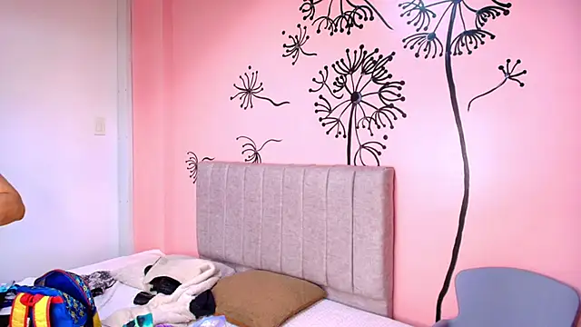 scarlet milf  online show from October 2025 08:18:01 PM