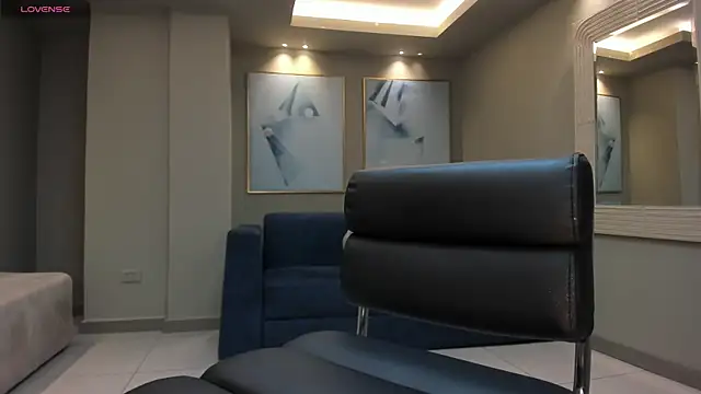 Snapshot of EmilyJohnsonX1 chatting on October 2025 03:20:02 AM EmilyJohnsonX1 online show from October 2025 03:20:02 AM