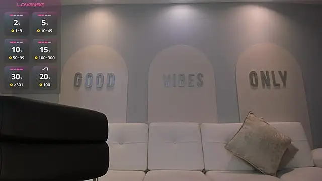 Snapshot of EmilyJohnsonX1 chatting on November 2025 03:40:02 AM EmilyJohnsonX1 online show from November 2025 03:40:02 AM