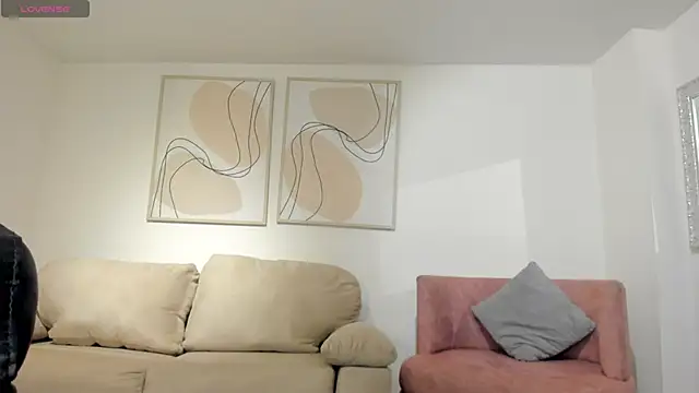 Snapshot of EmilyJohnsonX1 chatting on December 2025 08:25:01 PM EmilyJohnsonX1 online show from December 2025 08:25:01 PM