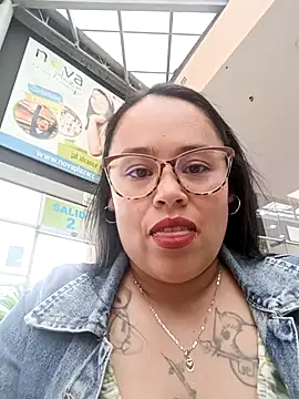 Snapshot of Italia_12 chatting on November 2025 09:35:02 PM Italia 12 online show from November 2025 09:35:02 PM