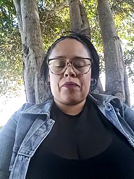 Snapshot of Italia_12 chatting on November 2025 09:05:02 PM Italia 12 online show from November 2025 09:05:02 PM